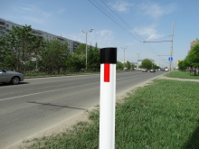 Пластиковый дорожный сигнальный столбик